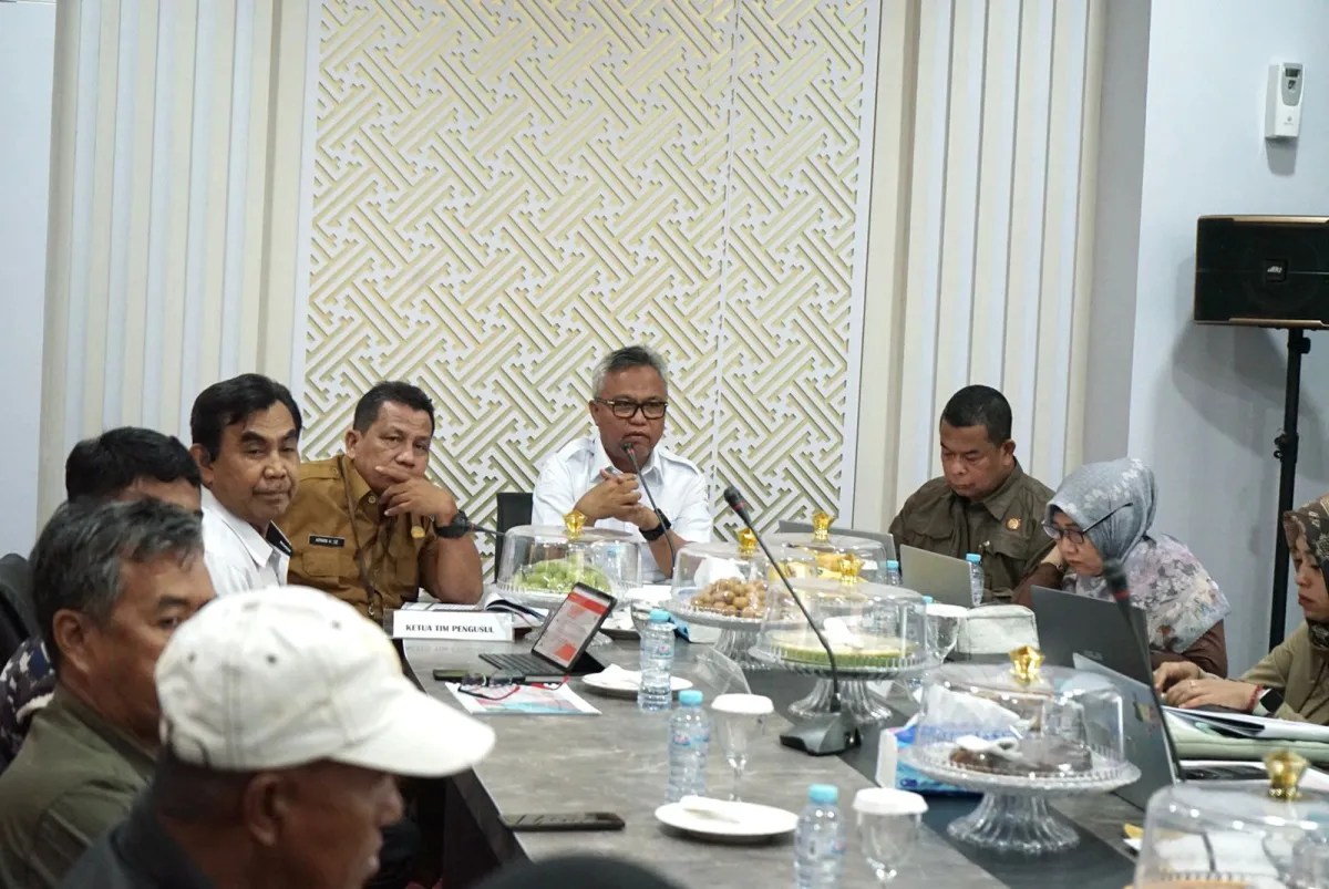 Bupati Luwu Timur Memaparkan Program Konservasi dan Pengembangan Ekowisata Bahari