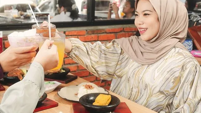 5 Tempat Makan Murah Milik Selebriti yang Wajib Dicoba
