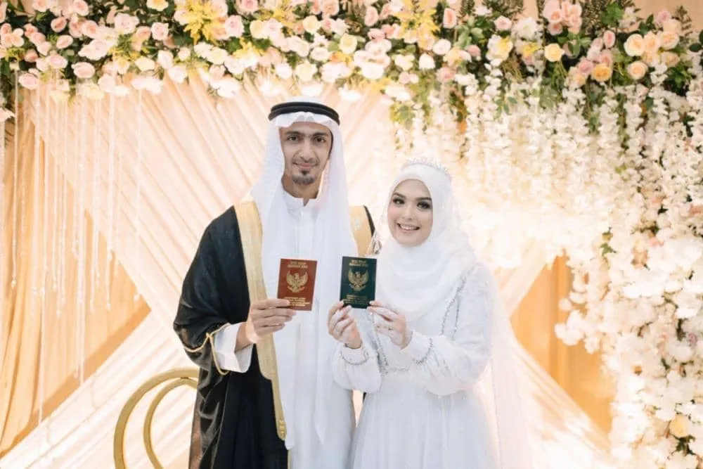 Selebriti Pilih Menikah Sederhana di KUA, Jauh dari Kesan Mewah