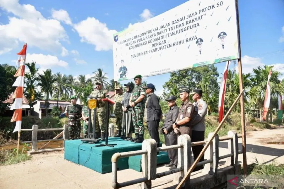Pembangunan Jalan Poros Ekonomi di Kubu Raya Melalui Program Karya Bakti TNI