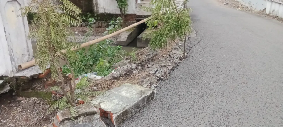 Camat Diwek: Jembatan Ambrol Akibat Tabrakan Truk Trailer, Perbaikan Segera Dilakukan