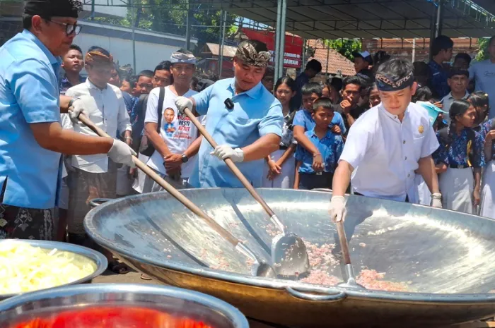 Bobon Santoso Gelar Demo Masak 1.000 Porsi di Klungkung