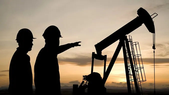 Harga Minyak Dunia Melonjak Akibat Tensi Geopolitik di Timur Tengah