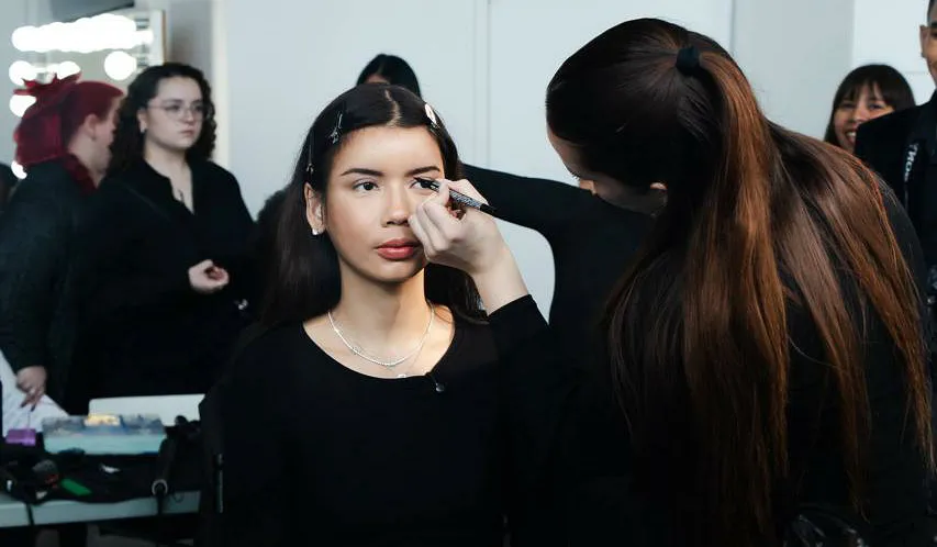 Sabrina Chairunnisa Sukses Debut di New York Fashion Week
