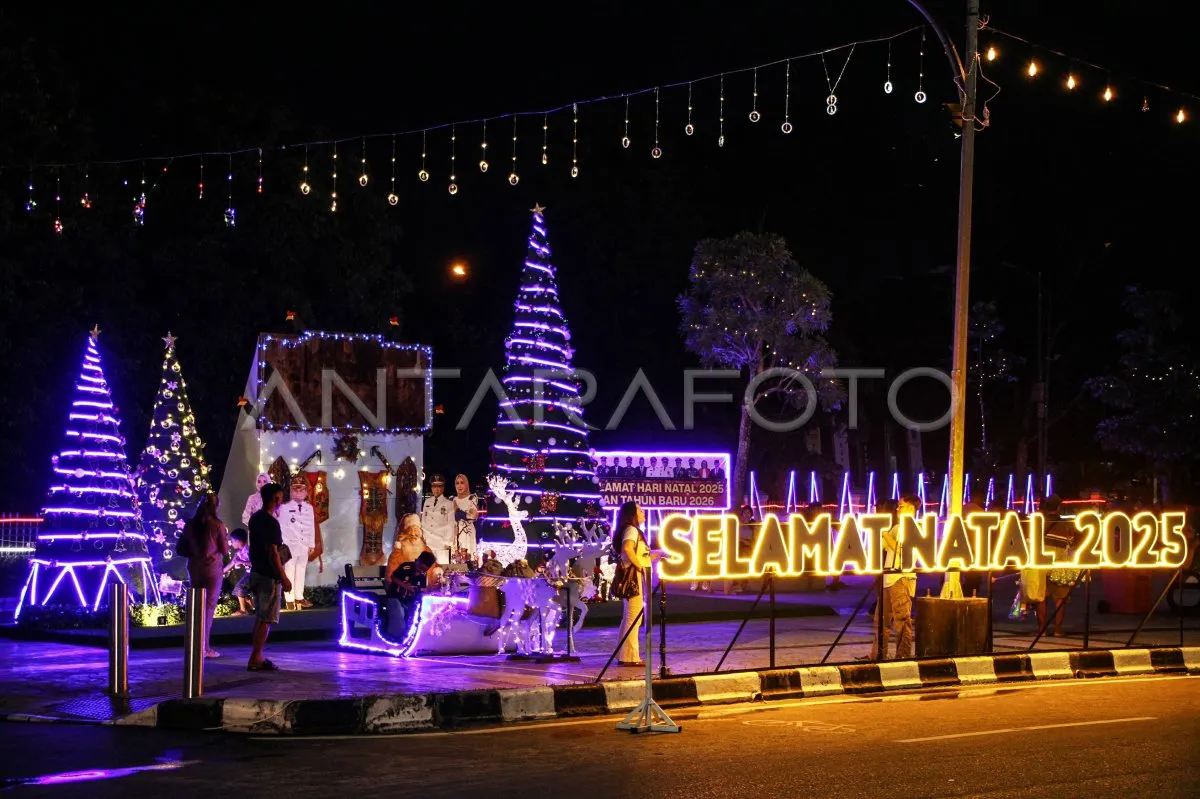 Suasana Natal Ceria dengan Dekorasi Kearifan Lokal di Palangka Raya