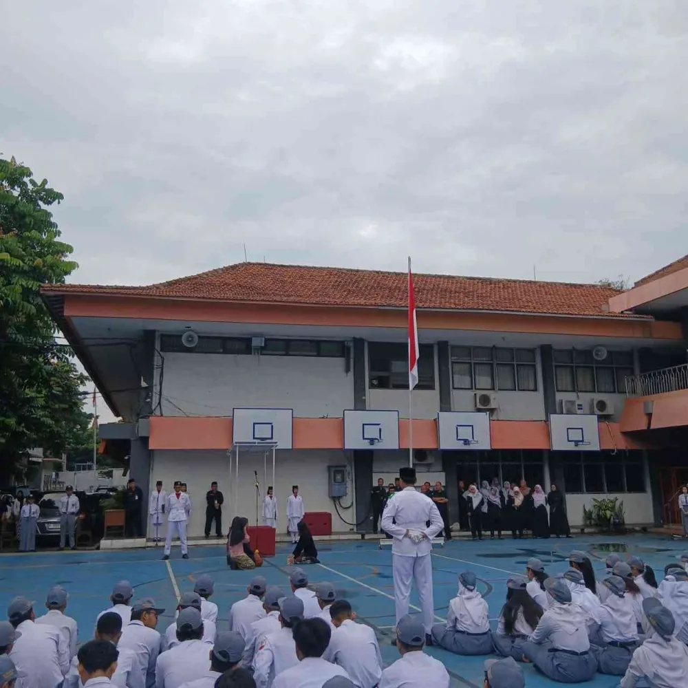 Tiga Pilar Bahasa: Semantik, Logika, dan Tata Bahasa dalam Komunikasi