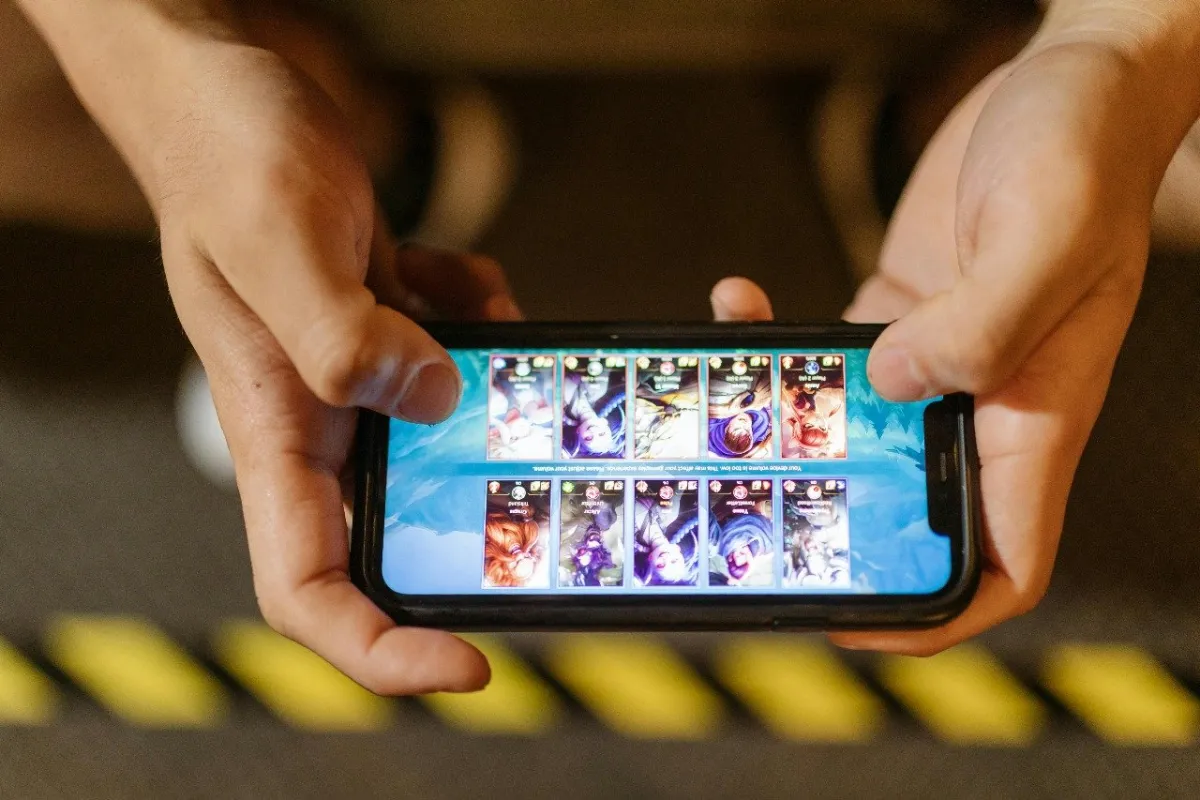 Tren Hiburan Digital di Indonesia: Dominasi Mobile Entertainment dan Media Sosial