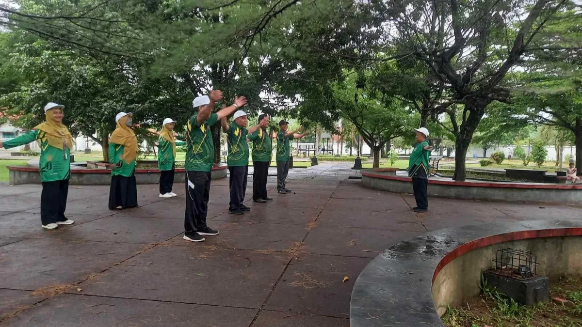 KUA Banyumas Gelar Jumat Sehat Lewat Senam dan Jalan Sehat