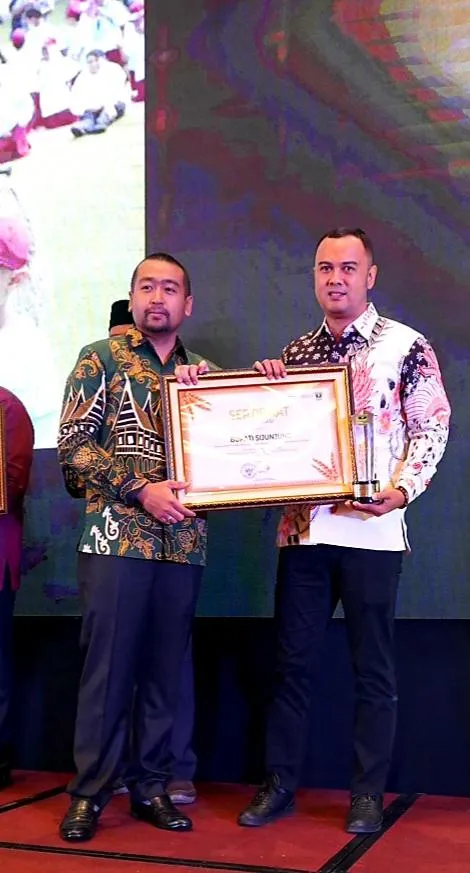 Bupati Sijunjung Terima Penghargaan Adhikarya Pangan Nusantara 2023