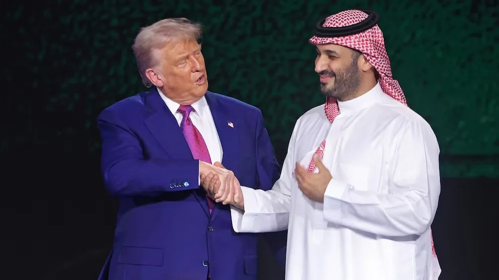 Trump dan Pangeran Mohammed Bin Salman Jabat Tangan di Pertemuan Resmi