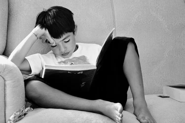 Analisis Kunci Jawaban Bahasa Indonesia Kelas 12: Novel Gajah Mada Bergelut dalam Takhta dan Angkara