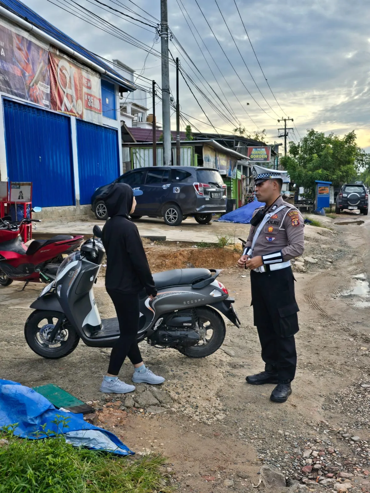 Satlantas Polres Kutim Tegur Pelanggar Lalu Lintas untuk Keselamatan