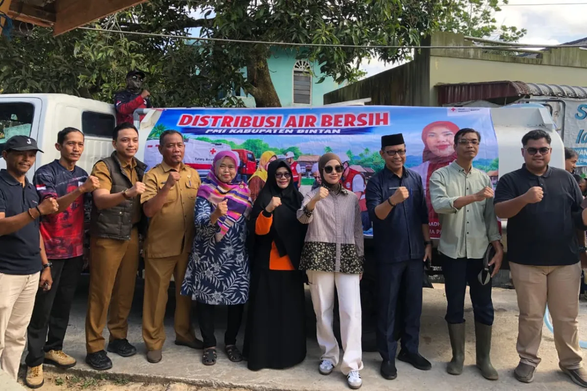 PMI dan BPBD Bintan Salurkan Air Bersih ke Kampung Bina Desa Terdampak Kekeringan