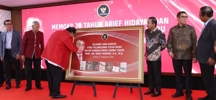 Purnatugas Arief Hidayat: Peluncuran Tujuh Buku Warisan Pemikiran Seorang Guru