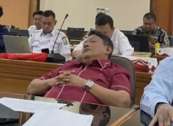 Kritik Terhadap Tri Adhianto: Insiden Dirut PDAM Tidur dalam Rapat Jadi Sorotan