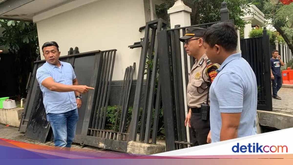Pengemudi Tabrak Pagar Rumah Jusuf Kalla Minta Mediasi