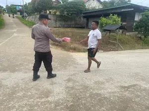 Polsek Damai Bagikan Takjil untuk Masyarakat Selama Ramadan