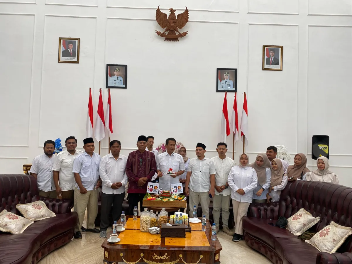 Relawan Santri Derek Kyai Rayakan HUT Gerindra ke-18 Bersama Bupati Bojonegoro