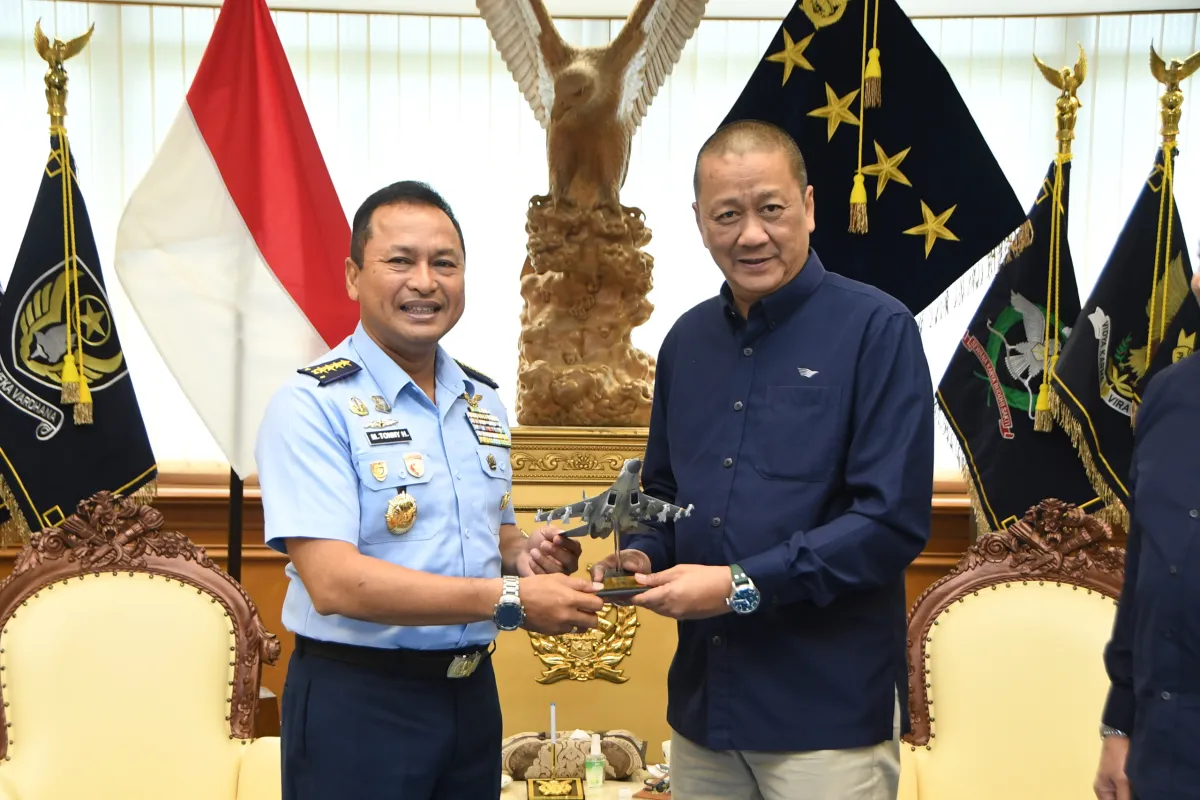 Kasau dan Komisaris Utama Garuda Indonesia Bahas Kerja Sama Strategis