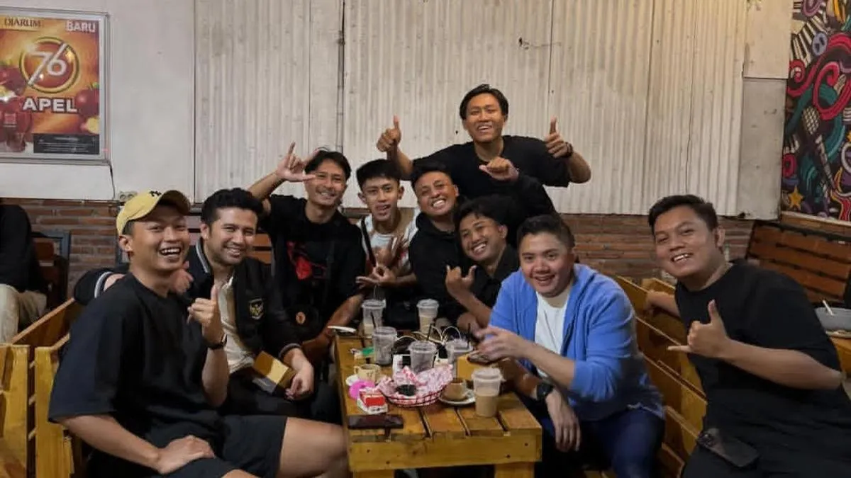 Teddy Indra Nobar Timnas Futsal di Warkop Malang