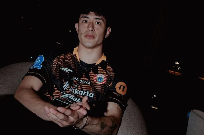 Cyrus Margono Resmi Bergabung dengan Persija Jakarta sebagai Kiper Muda Berkualitas