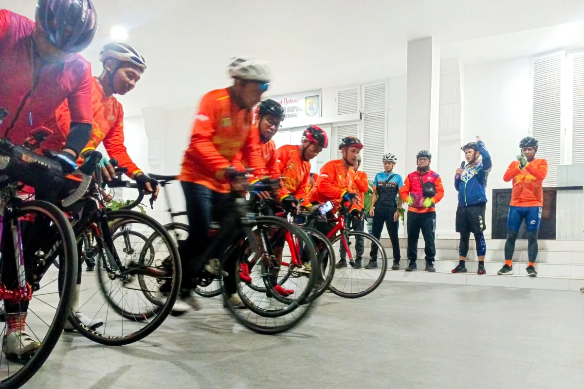 Wabup Adlin Lepas Rombongan Goes Kemanusiaan ke Aceh