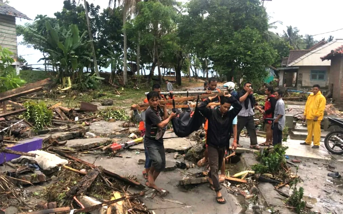 Tim Basarnas Temukan Lima Jenazah Korban Tsunami di Banten