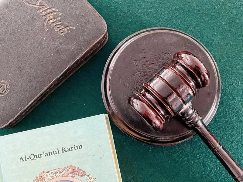 PN Sidoarjo Pertama Kalinya Jatuhkan Pidana Pengawasan dalam Kasus Jaminan Fidusia