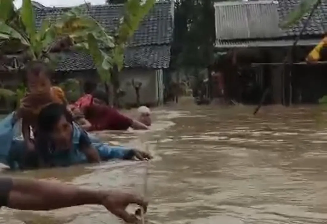 Banjir Besar Rendam 400 Rumah di Desa Citeureup, Pandeglang