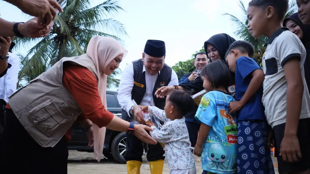 Kemenko PMK Salurkan Bantuan Pendidikan untuk Anak Terdampak Banjir di Aceh