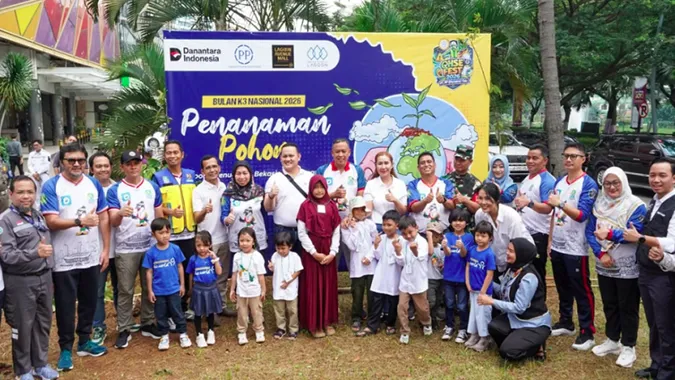 PTPP Tanam Pohon untuk Sinergikan K3 dan Transportasi Berkelanjutan