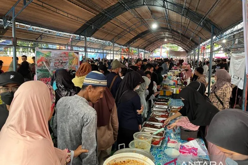 Pemkot Palu Gelar Pasar Malam Ramadhan untuk Dukung UMKM Lokal