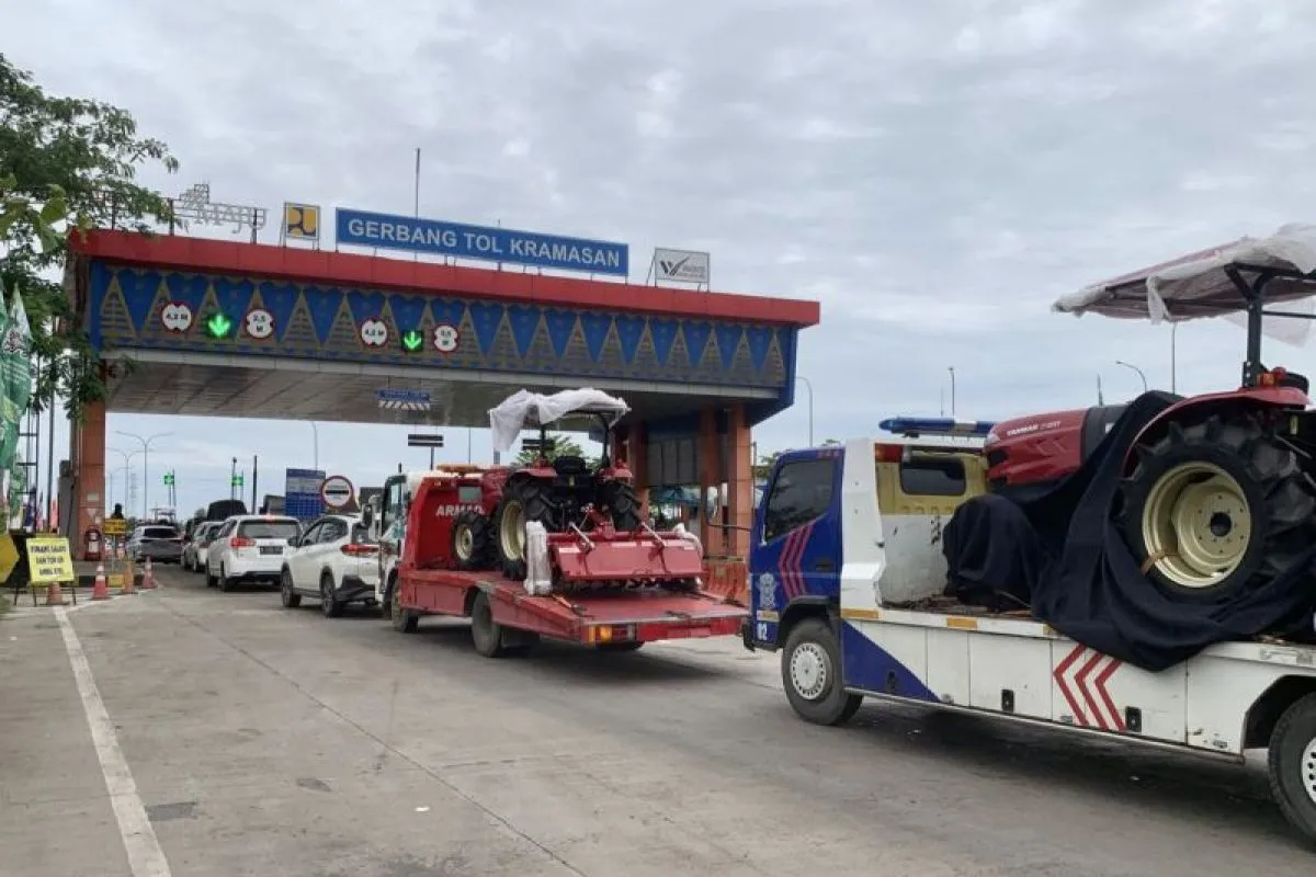 Gerbang Tol Kramasan Mulai Dipadati Pemudik Jelang Lebaran 2025