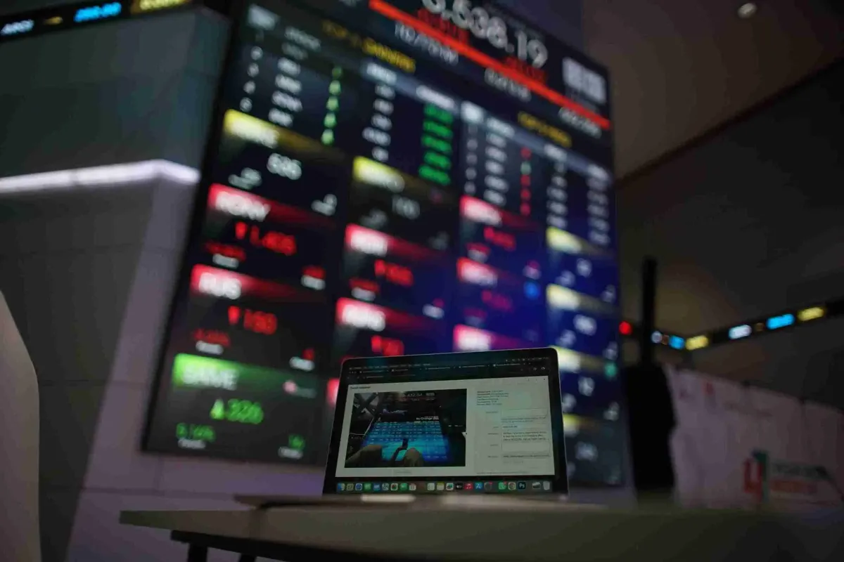 Investor Asing Borong Saham Telkom dan Indosat
