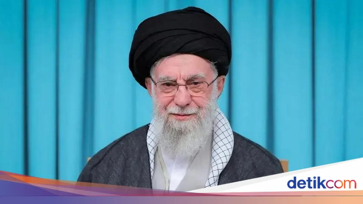Khamenei Tegaskan Iran Mampu Tenggelamkan Kapal Perang AS