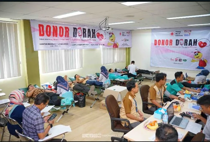 Indomaret Gresik Gelar Donor Darah Sambut Ramadan