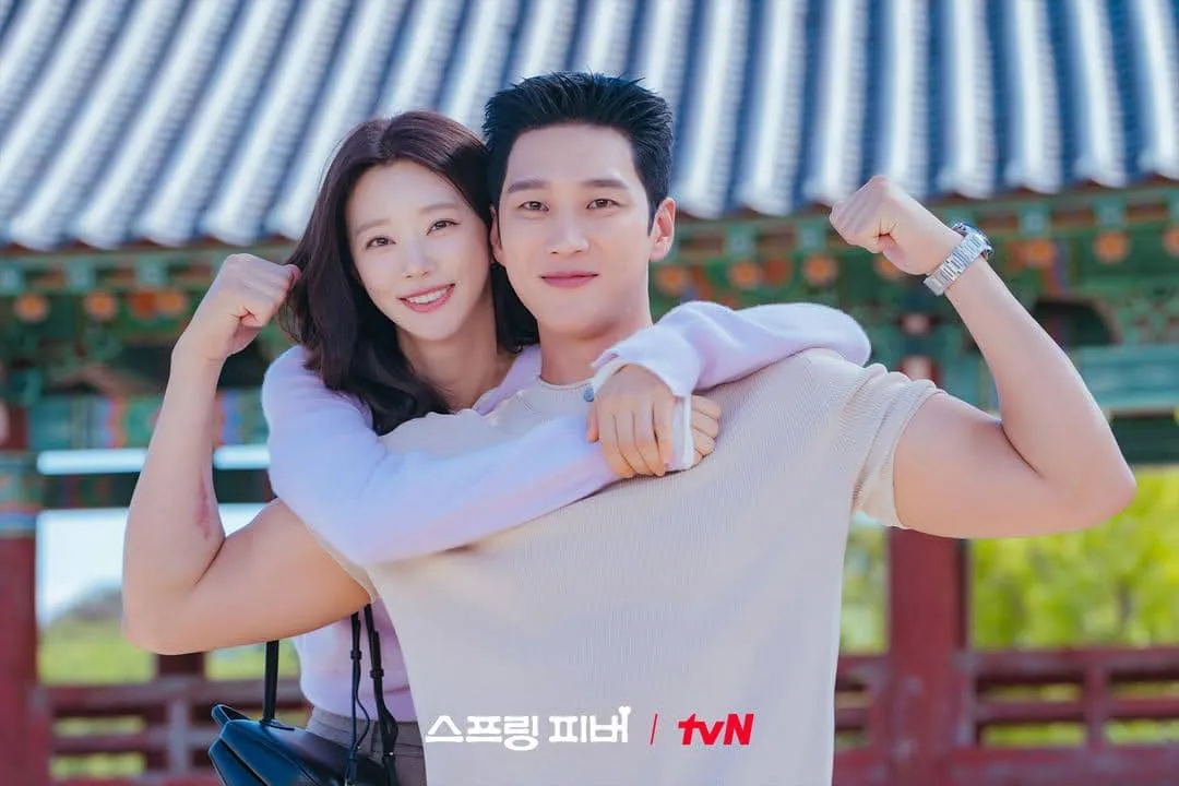 Momen Romantis Jae Gyu dan Yoon Bom Usai Go Public