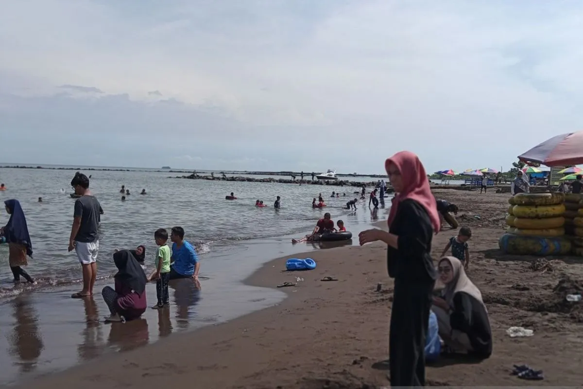 Libur Idul Fitri, Pantai di Makassar Jadi Destinasi Favorit Warga