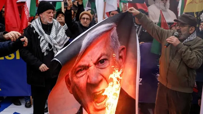 Iran Siap Serang Pangkalan Militer AS Jika Diserang