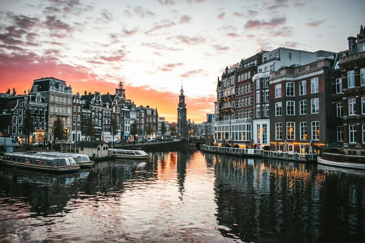 Amsterdam: Kota Kanal Bersejarah dan Pusat Budaya Dunia