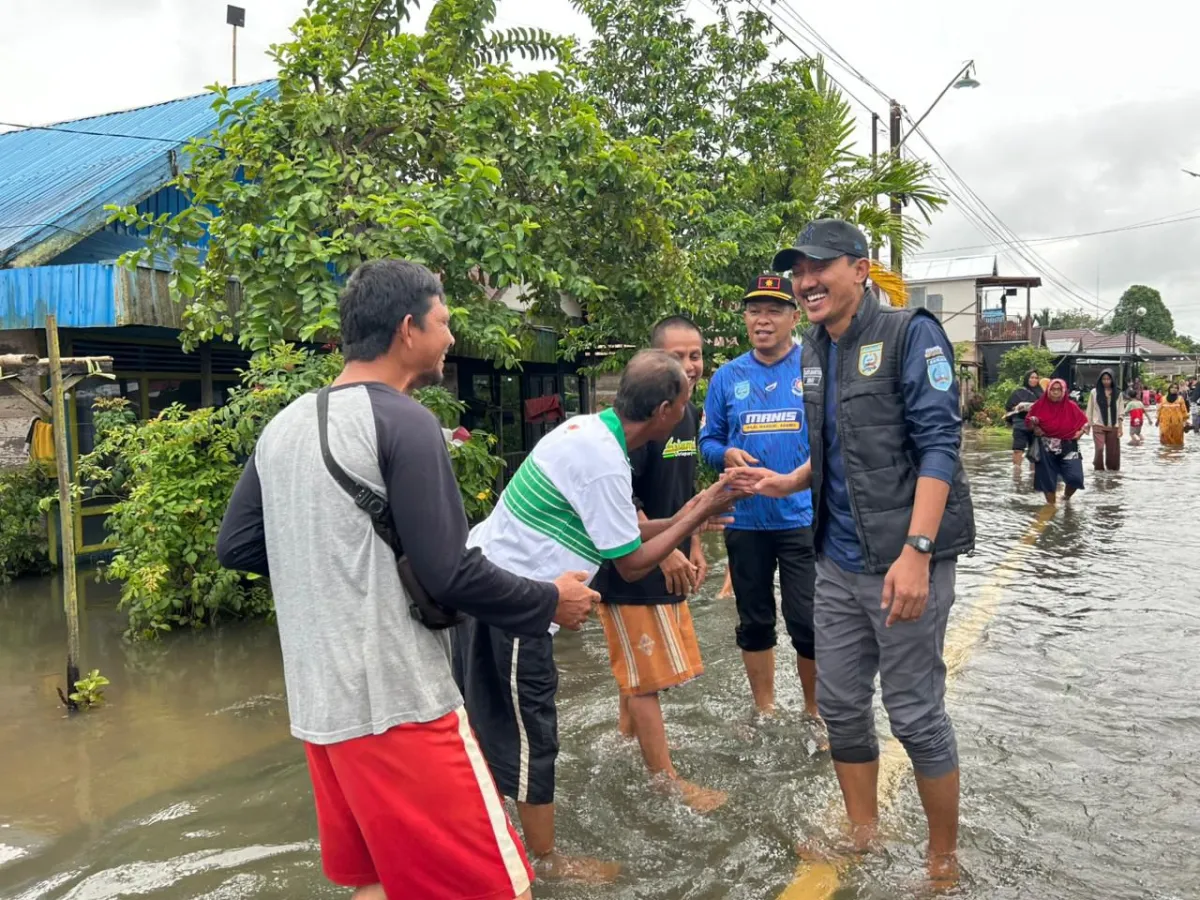 Bupati Banjar Menyalurkan Bantuan kepada Warga Terdampak Banjir di Martapura
