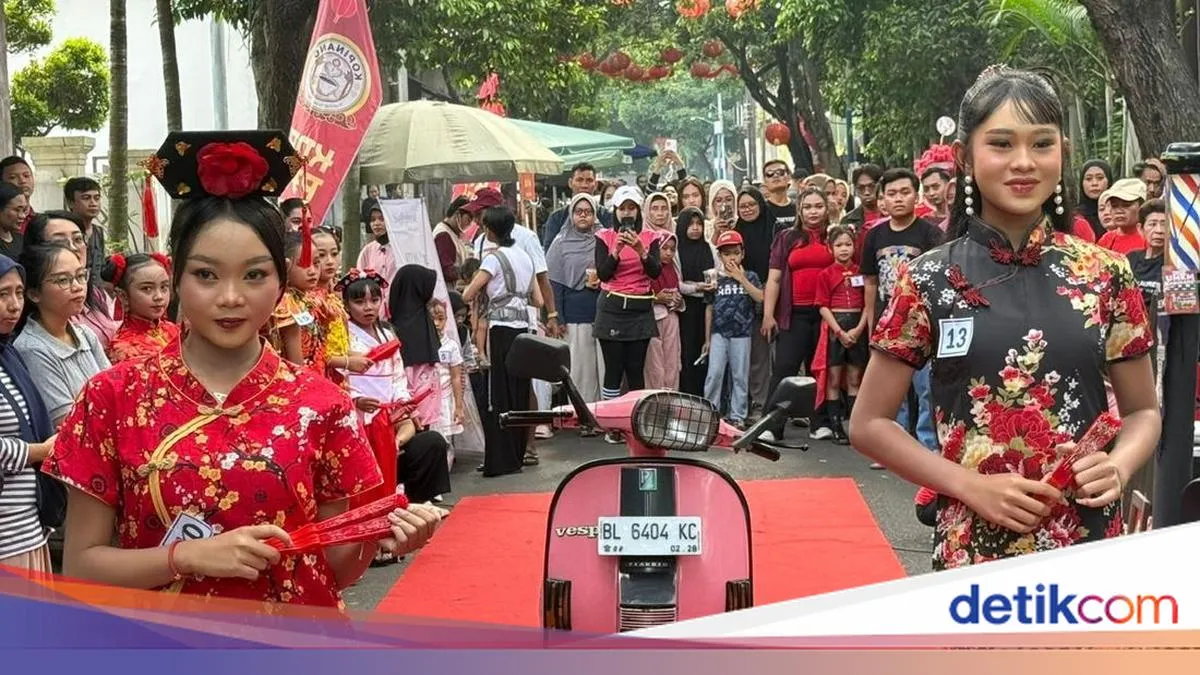 Street Fashion Imlek Meriahkan Kopinang Kediri dengan 24 Peserta