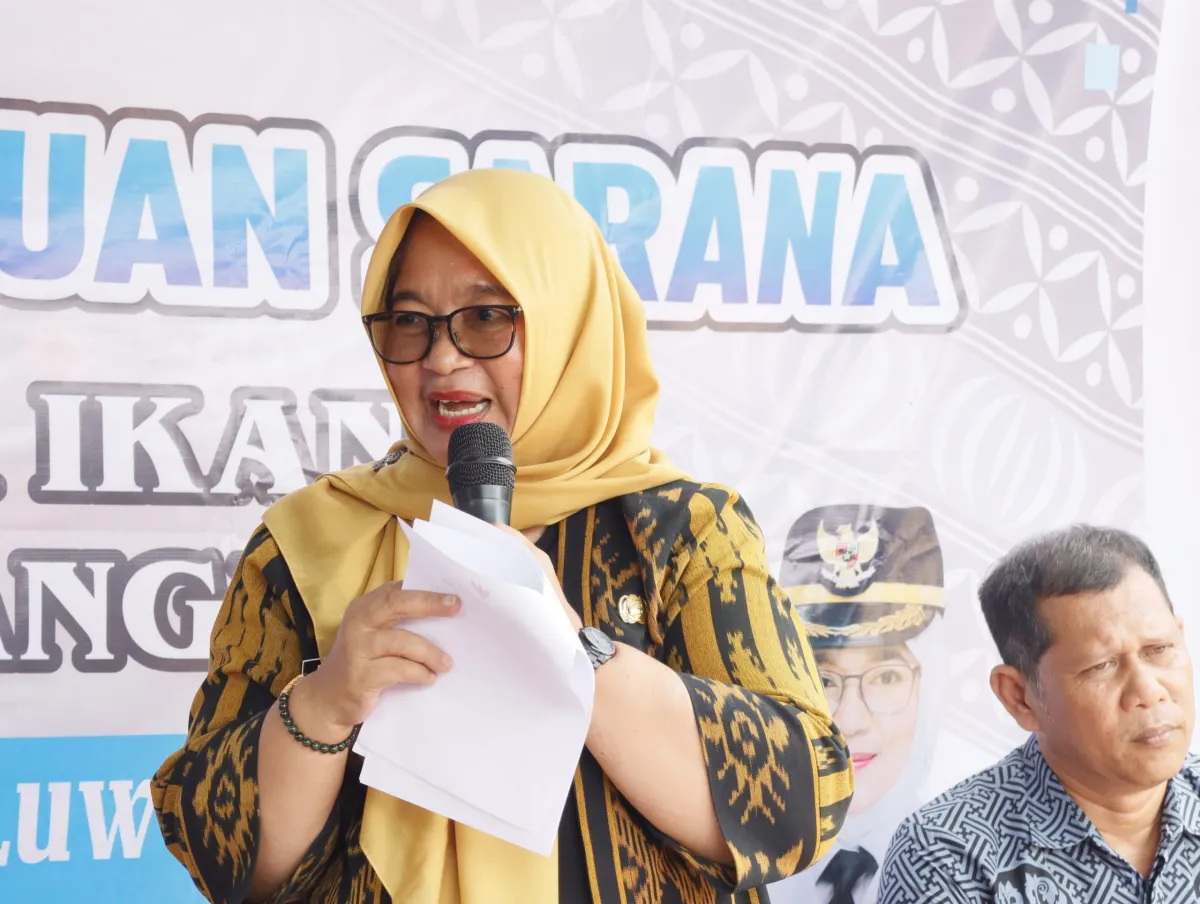 Wakil Bupati Luwu Timur Serahkan Bantuan untuk Tingkatkan Produktivitas Nelayan