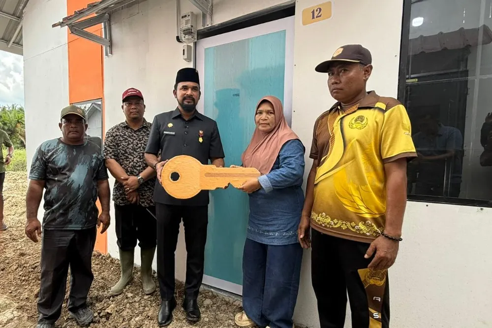 Bupati Aceh Timur Resmikan 32 Unit Hunian Sementara untuk Korban Banjir