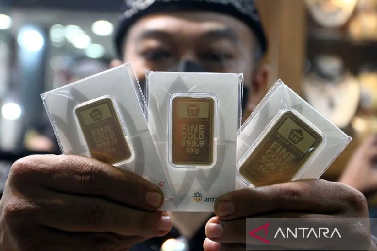 Harga Emas Antam Naik Rp4.000 per Gram Hari Ini