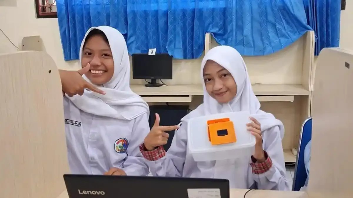Inovasi Dua Siswi SMA 2 Cilacap: Ompreng Pendeteksi Makanan MBG