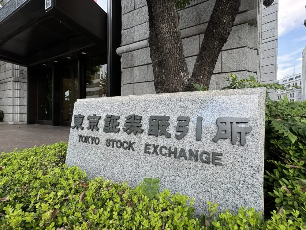 Indeks Nikkei Naik Berkat Pelemahan Yen dan Kenaikan Saham Teknologi