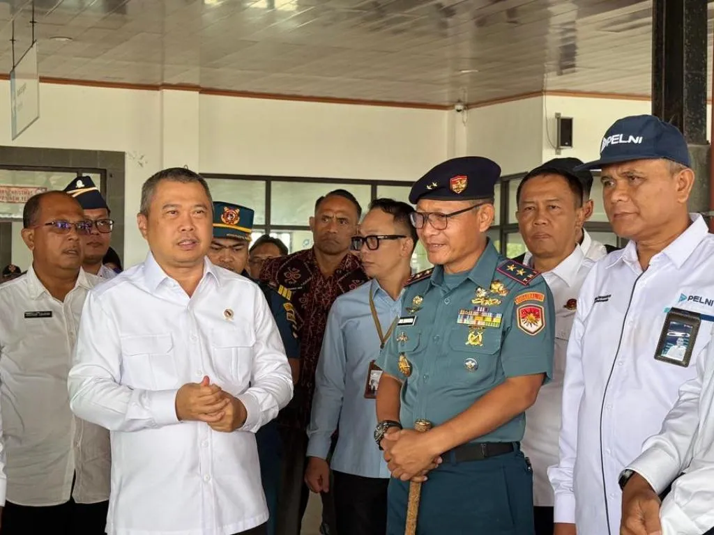 TNI Angkatan Laut Dukung Kunjungan Menteri Perhubungan di Pelabuhan Tenau Kupang