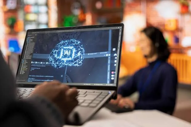 Transformasi Komunikasi Digital Melalui AI dan LLM