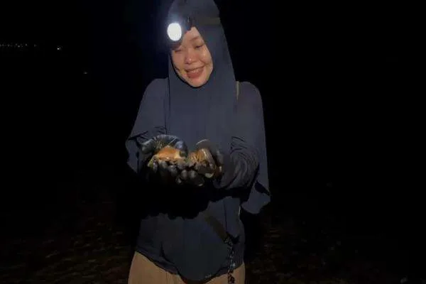 Petualangan Malam Mamah Nada Bersama Keluarga di Laut Bontang